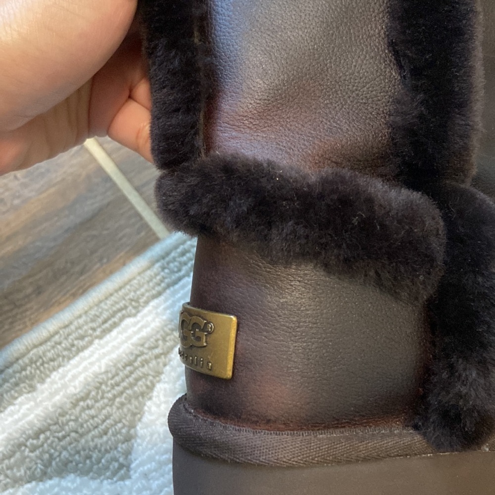 UGG Boots - Picture 9 of 10